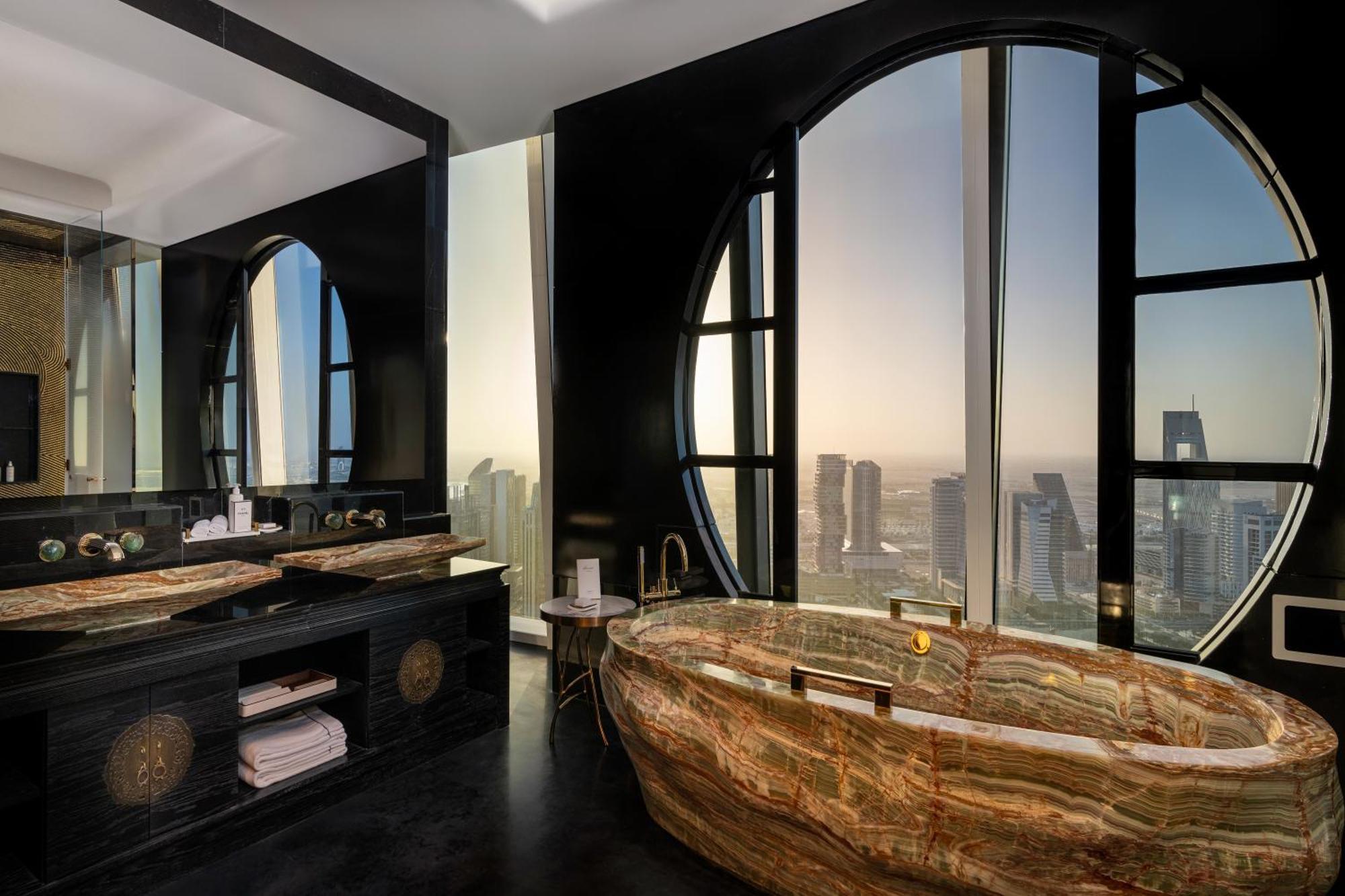 Hotel Fairmont Doha Lusail Habitación foto The bathroom of a suite